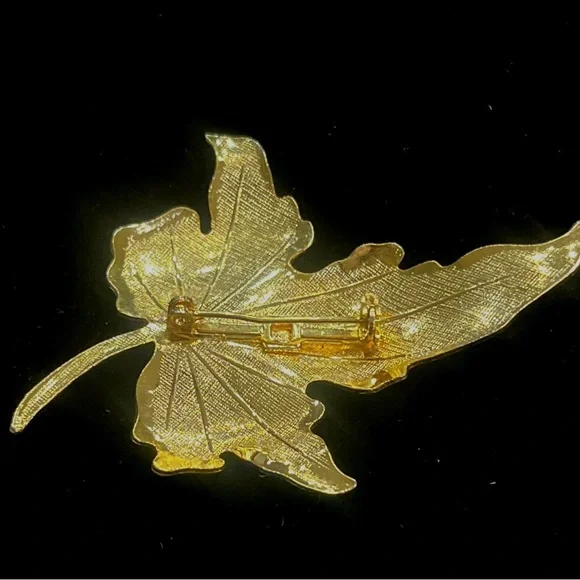 Vintage Green and Gold Tone Leaf Brooch - Picture 2 of 4